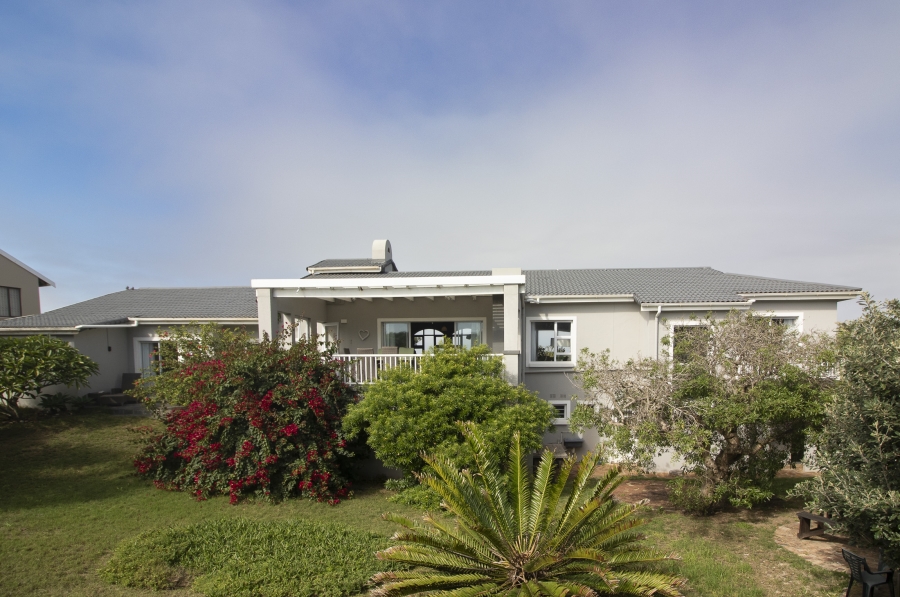 5 Bedroom Property for Sale in West Beach Eastern Cape